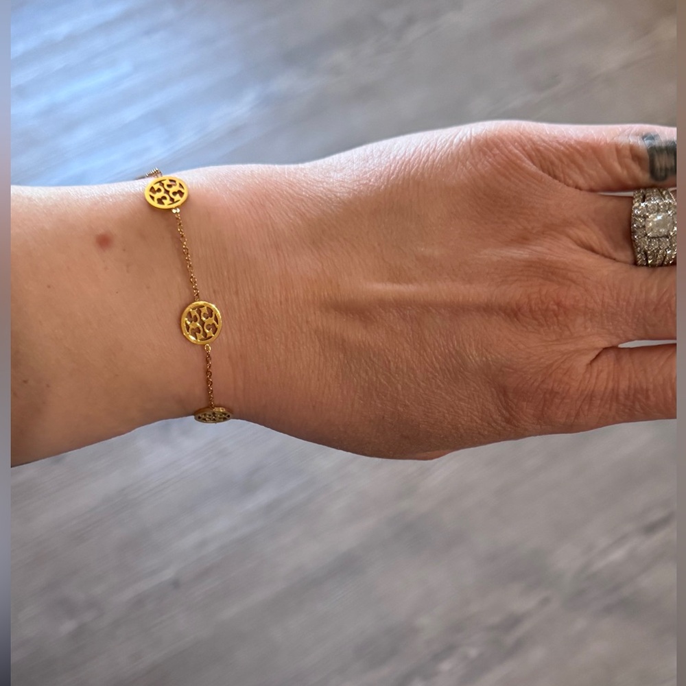 Beautiful Gold Bracelet with Filigree Discs - Picture 10 of 10